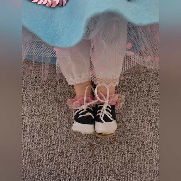 BK Co 50's Doll High Collection Genuine Porcelain Bobby Sox Poodle Skirt - Picture 8 of 9